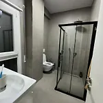 Centre Lions Gate 2 Apartament