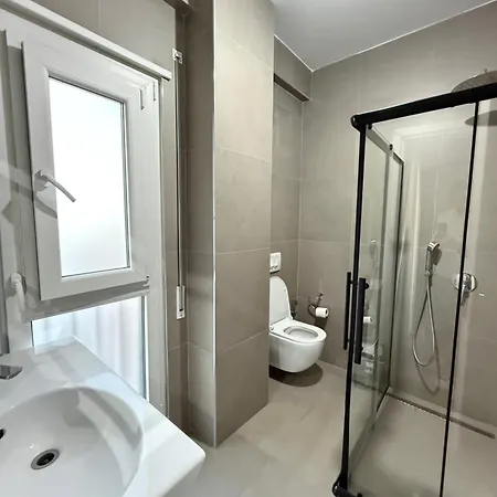 Centre Lions Gate 2 Apartment