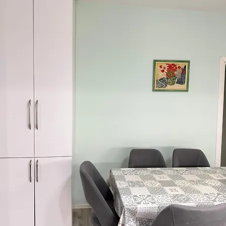 דירה Centre Lions Gate 2 טיראנה
