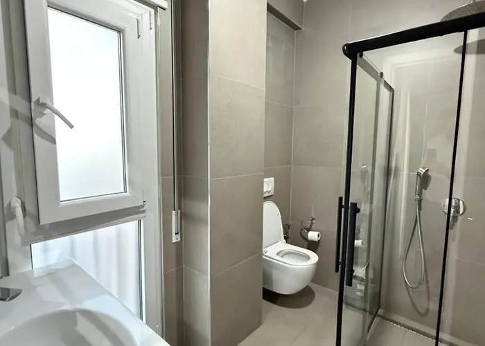 Centre Lions Gate 2 Apartment