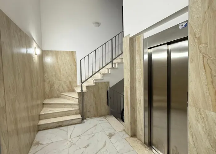 Centre Lions Gate 2 Apartment