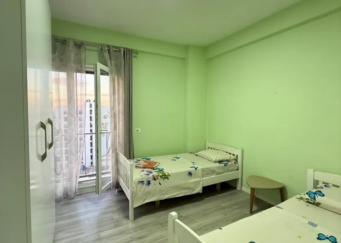 Centre Lions Gate 2 Apartment *