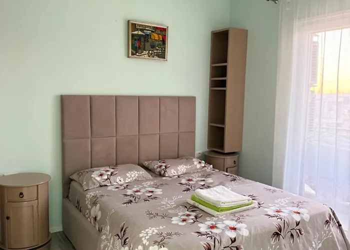 Apartment Centre Lions Gate 2