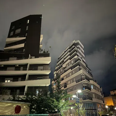 Centre Lions Gate 2 Apartament *