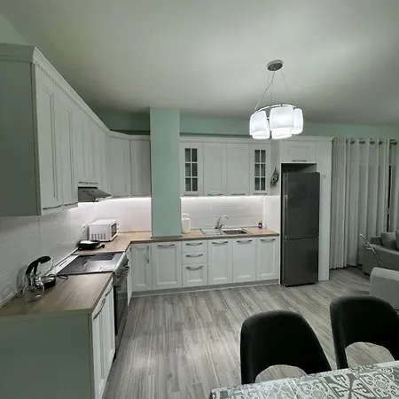 Centre Lions Gate 2 아파트