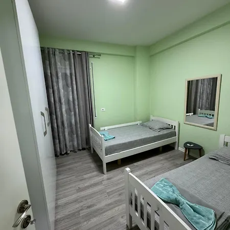 Centre Lions Gate 2 *