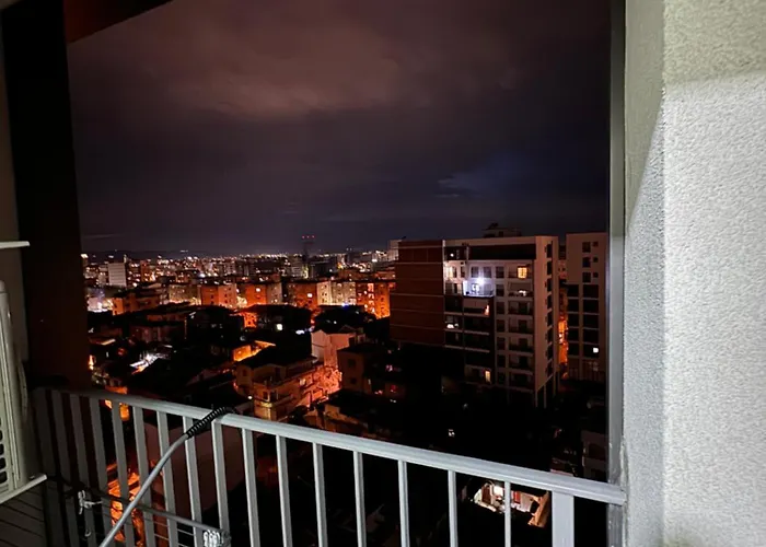 Centre Lions Gate 2 * 地拉那